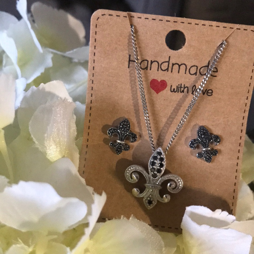 Necklace and earring set